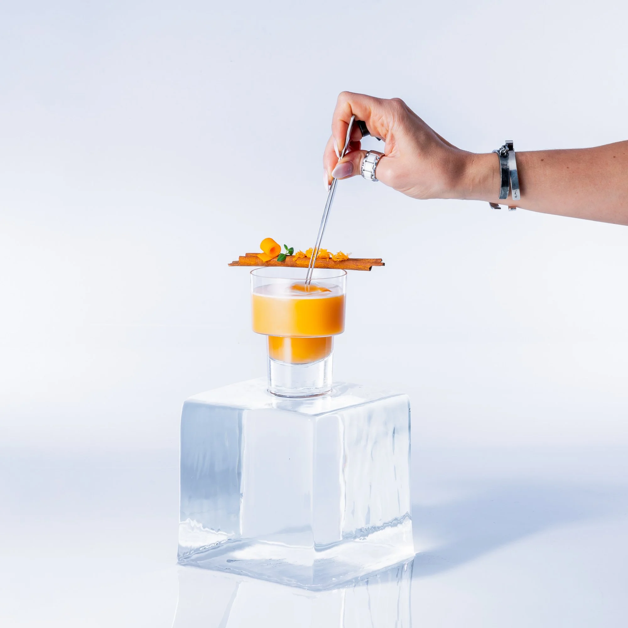 cocktail-on-ice-photo-mika-levalampi.jpg