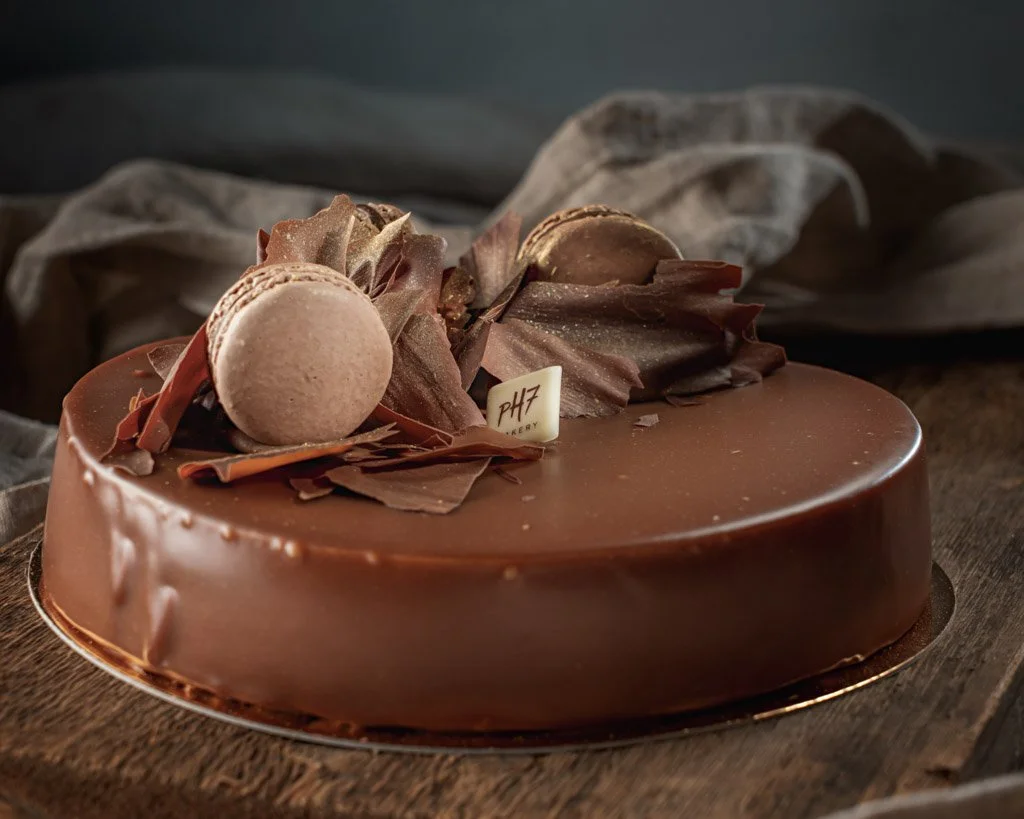 suklaakakku-ganache-macaron-konditoriakuvaus-levalampi-visuals.jpg