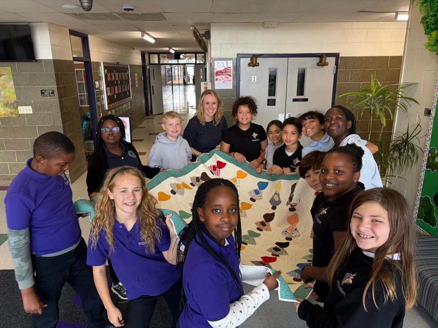 📚✨ Book lovers, you&rsquo;ll enjoy this!

Our 5th graders just finished reading &ldquo;Because of Winn-Dixie&rdquo; by Kate DiCamillo and celebrated in the coolest way!

Charlie&rsquo;s mom, Mrs. Engeln, brought in a very special quilt that once bel