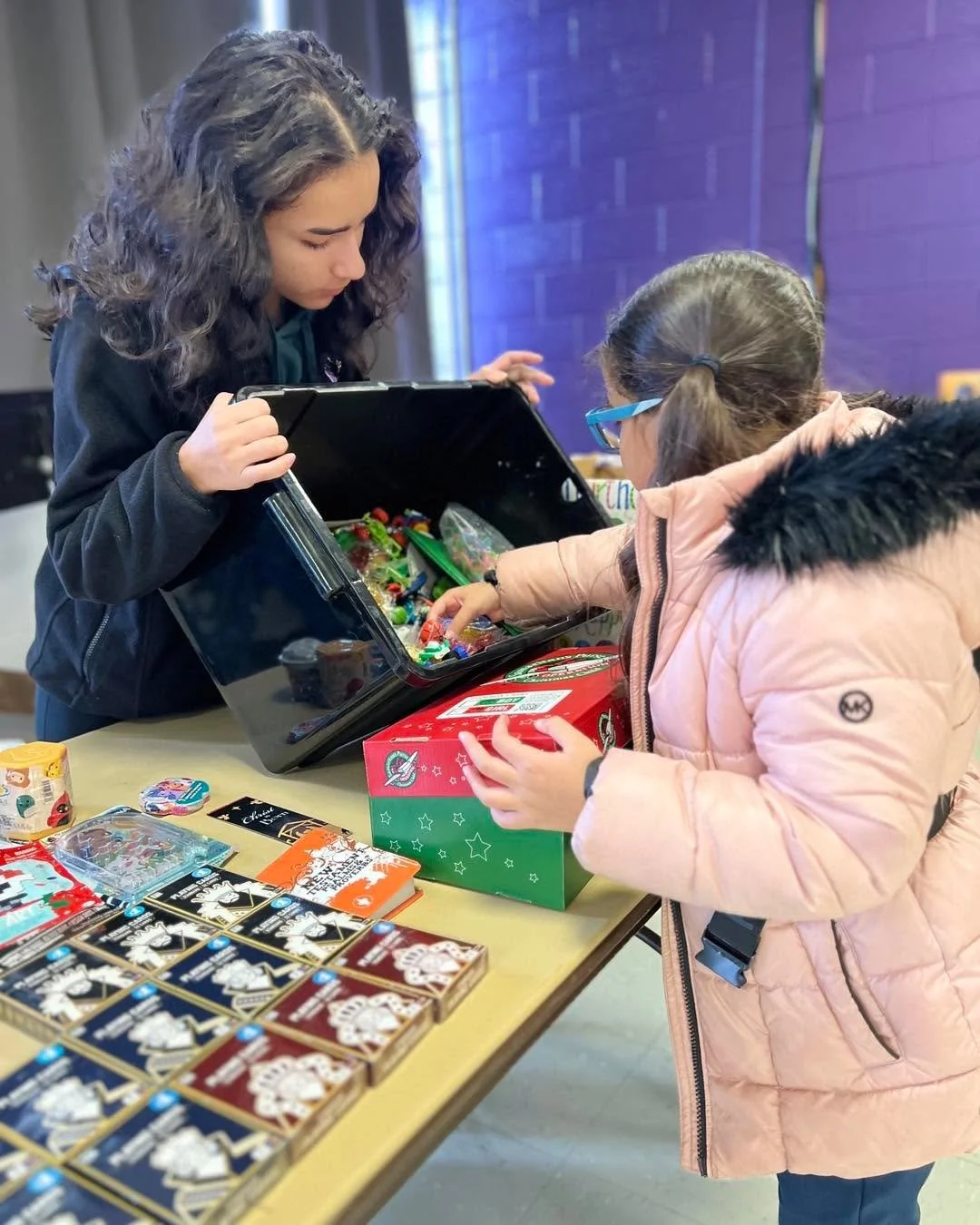 It&rsquo;s officially the giving season! 🎁✨
SLA has been a proud participant in Operation Christmas Child for many years, and it&rsquo;s always one of our students&rsquo; favorite traditions.
We believe giving is greater than receiving, and we love 