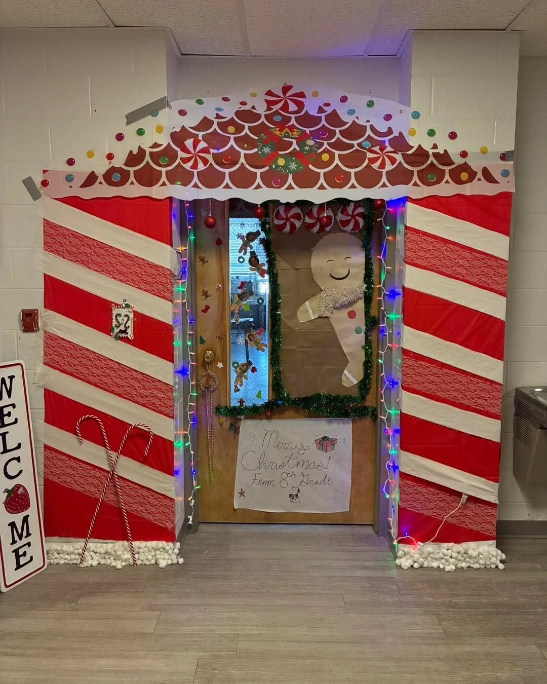 The hallways are all decked out in the elementary! Christmas spirit all around 🎄 #SLAFamily #Community #FaithFamily #ChristmasAtSLA #holidayseason