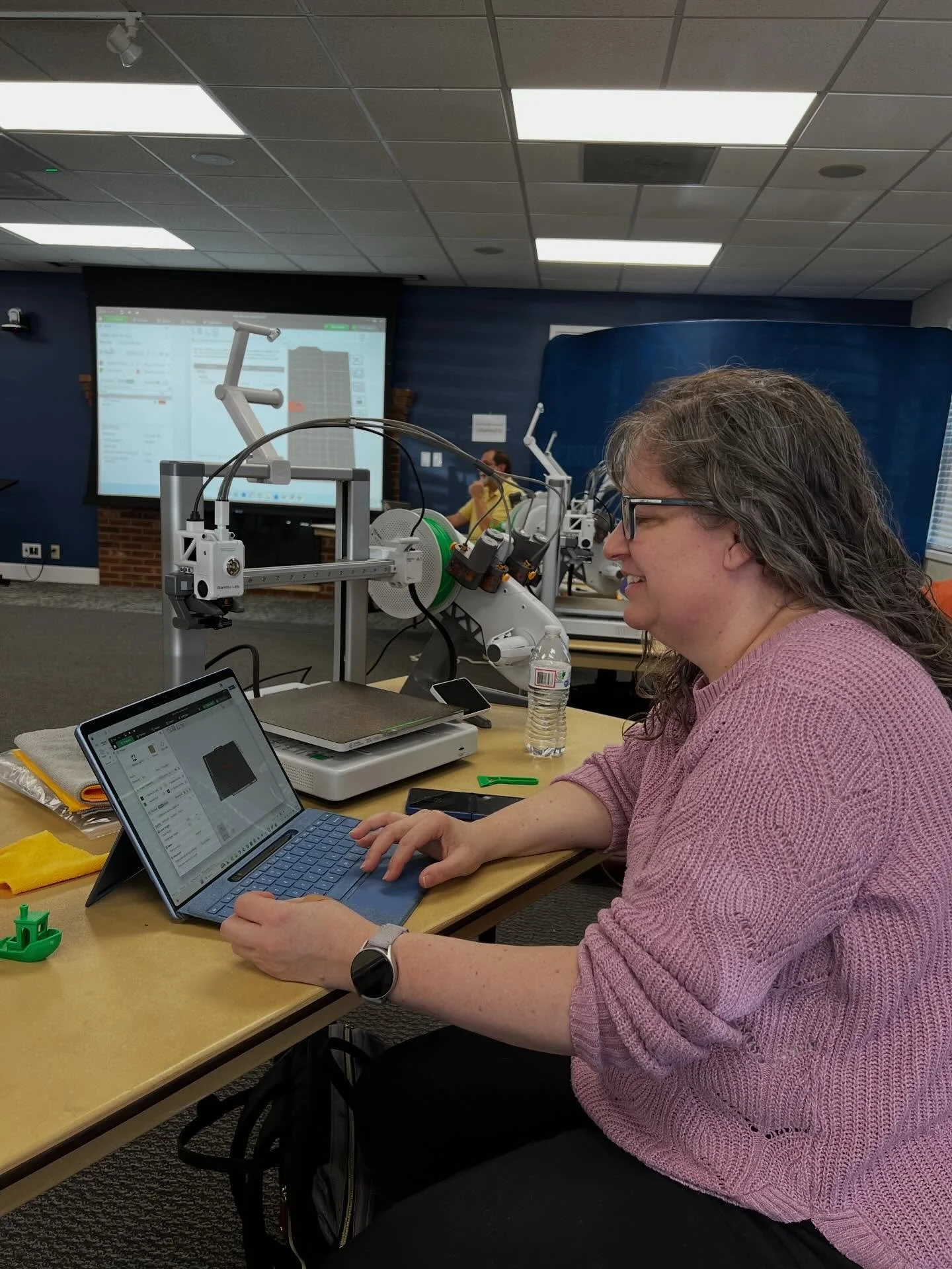 Flashback to SNEC training earlier this month  for the new 3-D printers SLA will be receiving. Our third grade teacher, Mrs. Creitz, took the training and will be our go-to for any 3-D printer questions! Excited for this new adventure 🥳