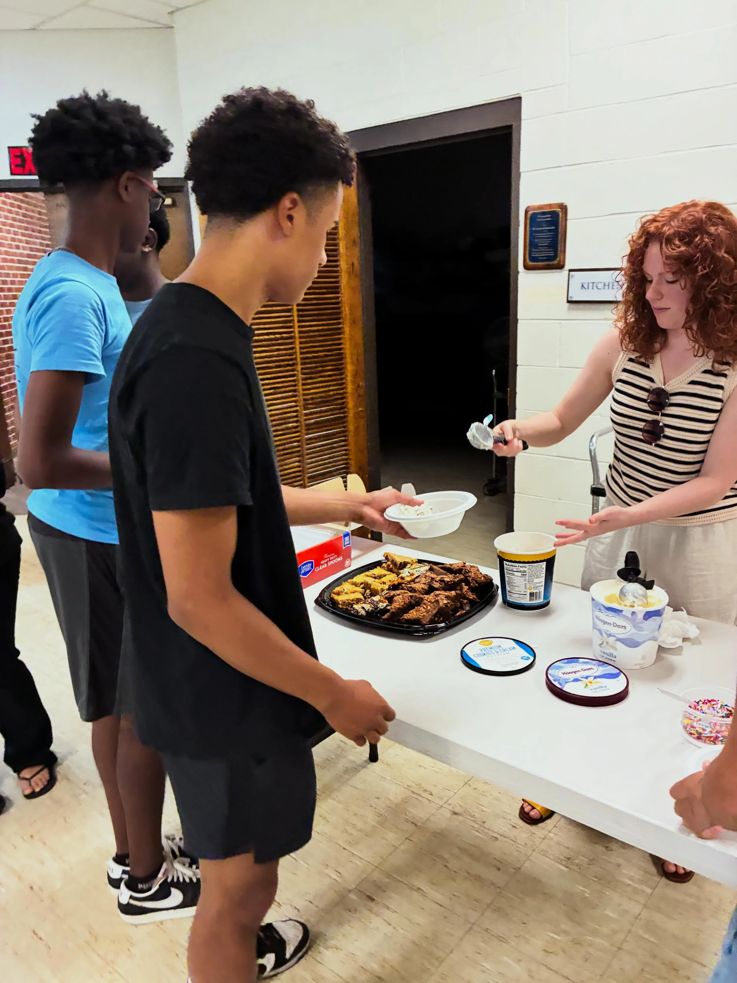 🍨The SLA Alumni Association hosted an ice cream social for the soon-to-be newest alumni. Thank you to the president, Ilana Cady Zonicle, for hosting the event and sharing with the students the importance of being an active member in the Alumni Assoc