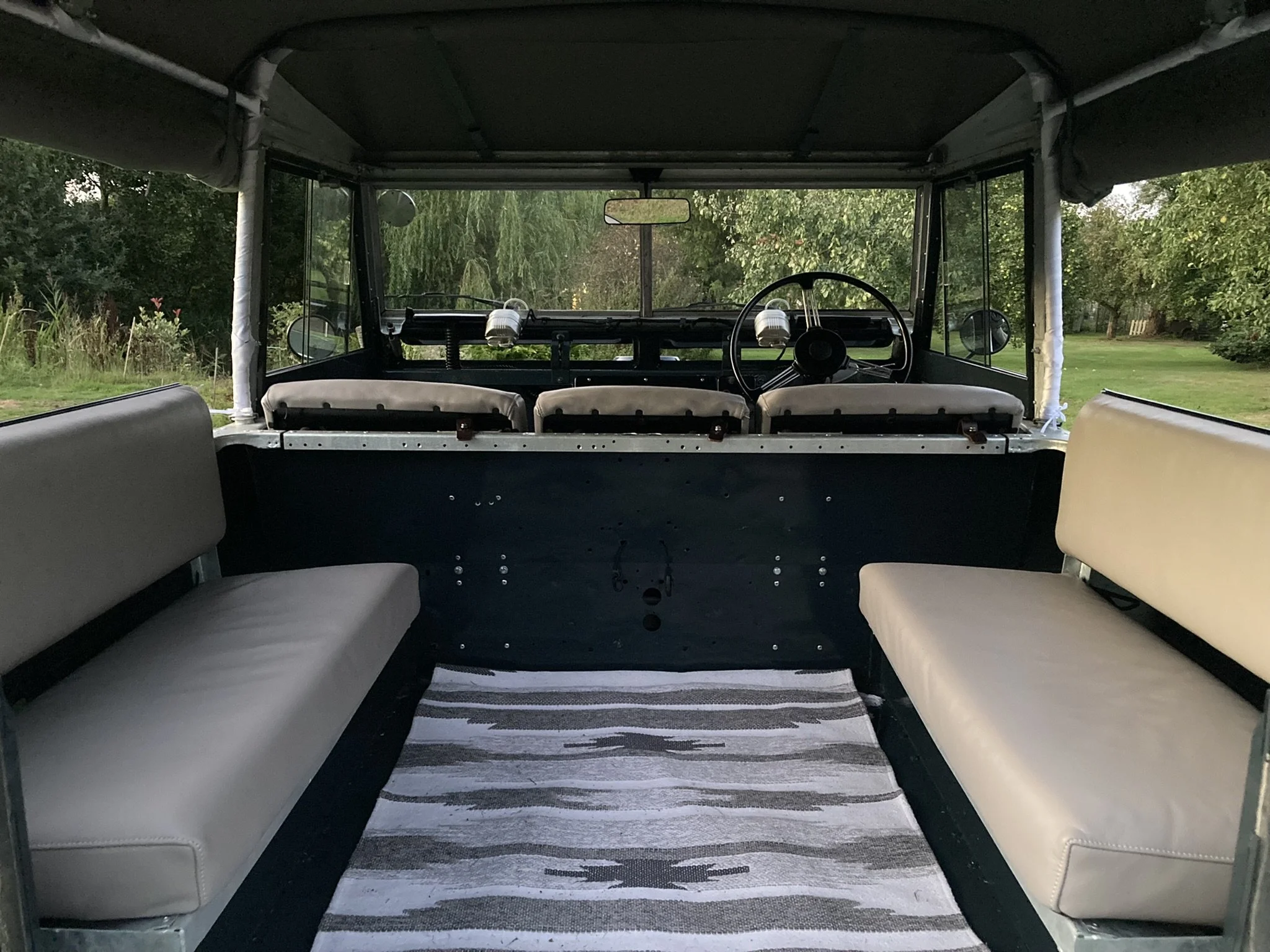 LT Wedding Car Hire (6 Seated).JPEG