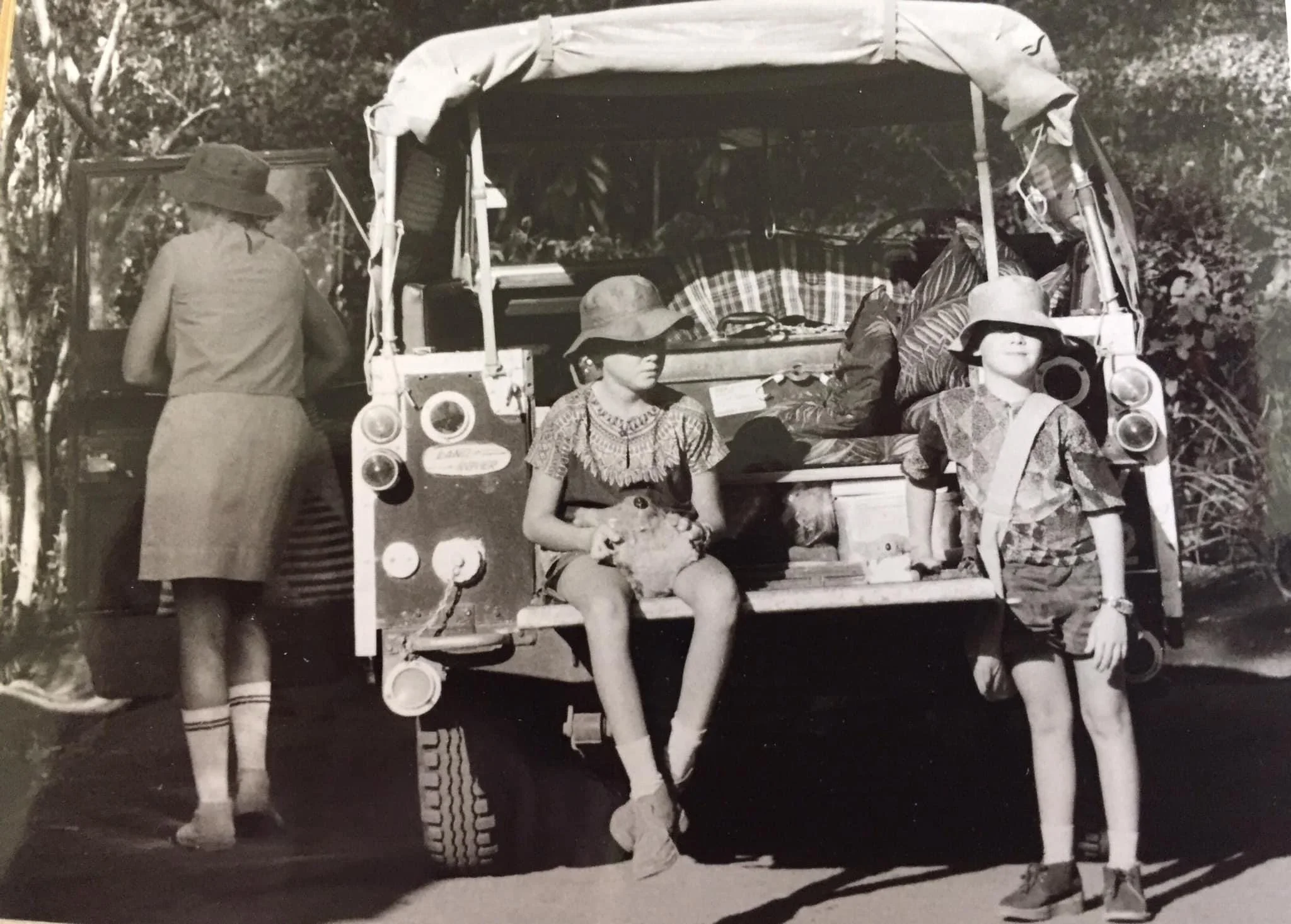 LR Series Historical Photo B&W TDY952 (1).JPG