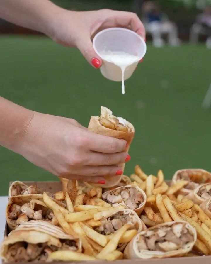 From drink buckets and @dulcevida margs to @tacopegaso taco platters, @shawarma_point chicken wraps, and @eatjabs slider boxes, plus a 25ft outdoor screen - we&rsquo;ve got everything you need to cheer on your favorite teams this football season 🏈