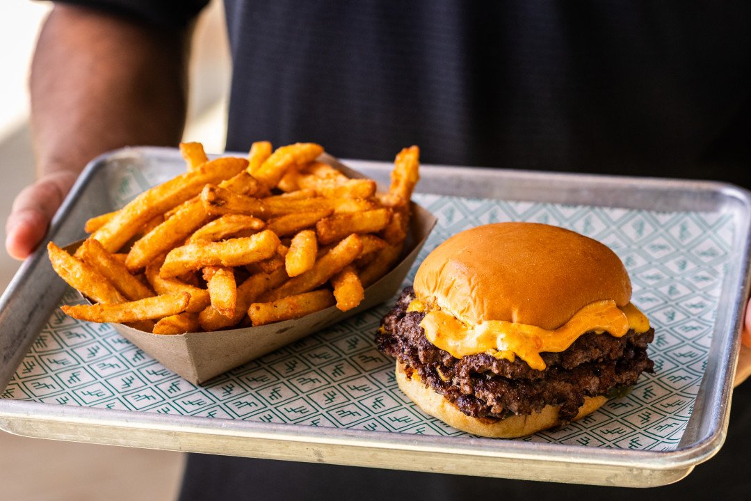 Double patty, triple patty, add jalape&otilde;s, side of fries, what's your go-to @eatjabs order? Let us know in the comments! 🍔 ⬇️