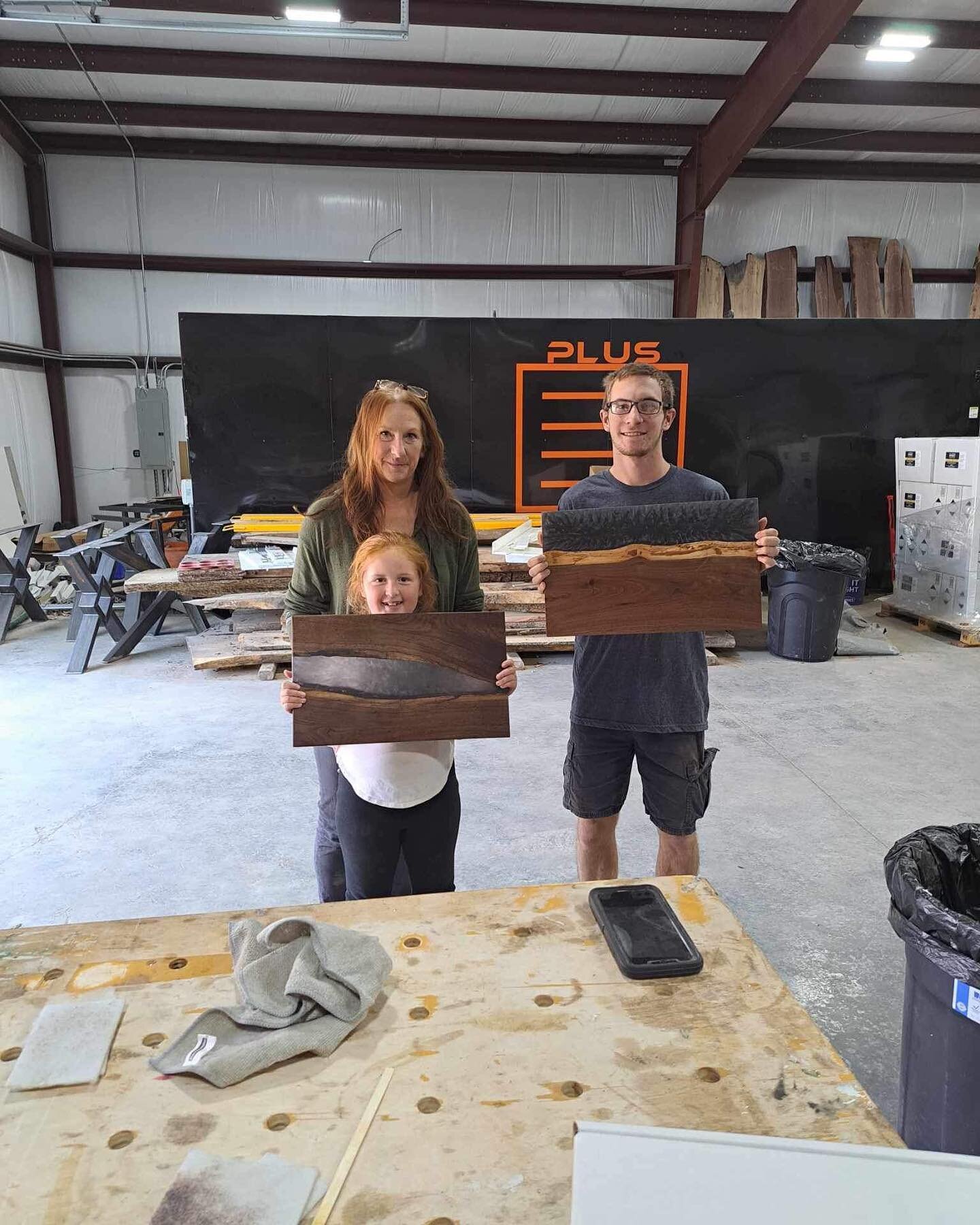 We had another successful Epoxy class over the weekend!
 We are offering @ollogginepoxy workshop classes and on your time and availability! Want to learn how to make epoxy serving trays? We will teach you all the tips and tricks to make them look pro