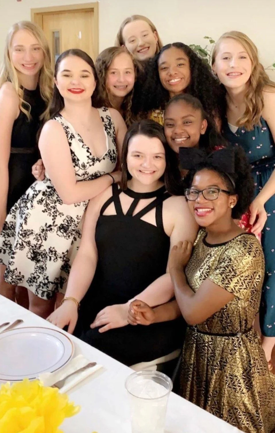 It&rsquo;s time for&hellip; Throwback Thursday! 🕰️

Look at all these fancy folks! Seems like these alumni were dressed up for a fancy occasion&hellip;