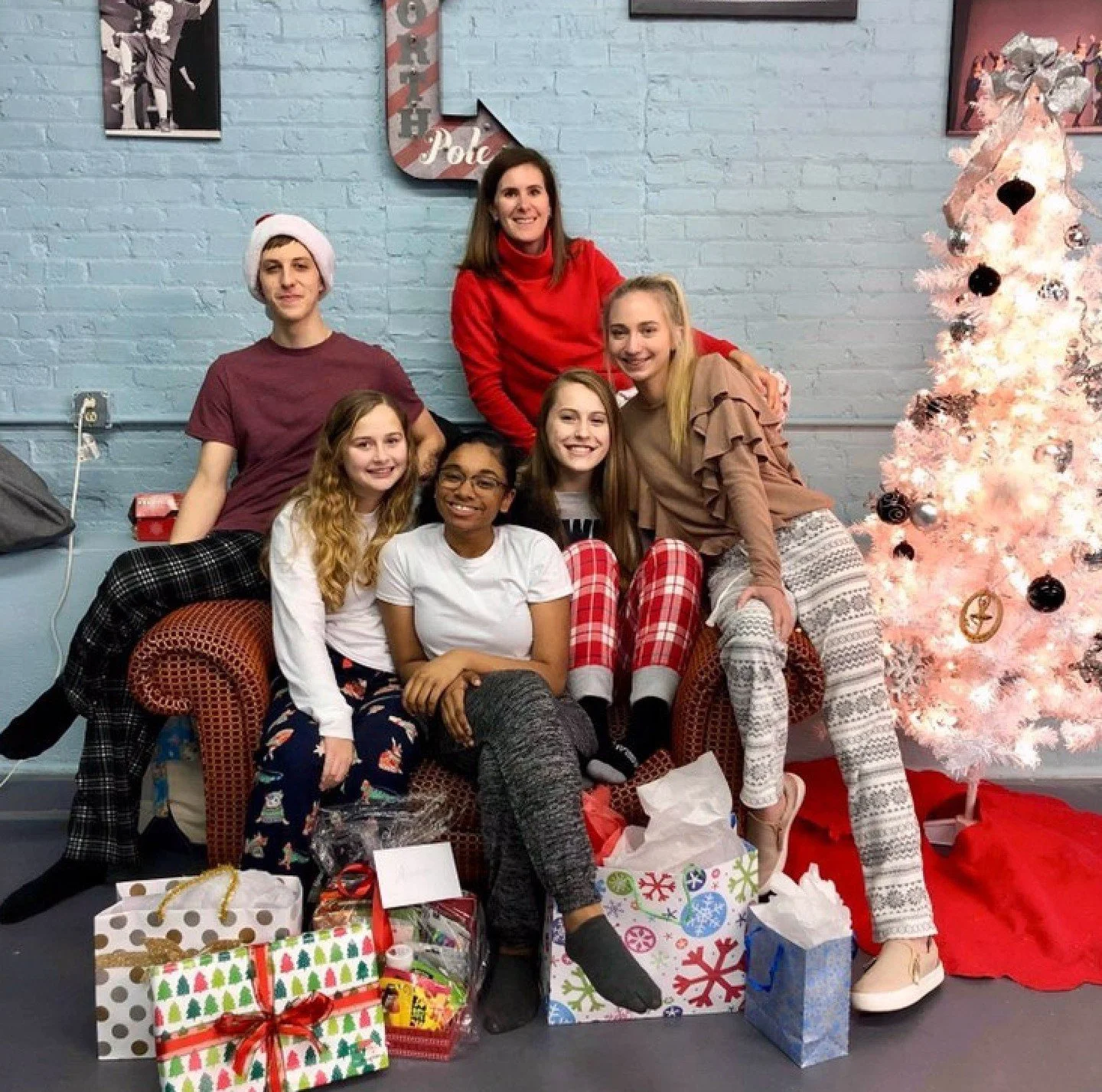 It&rsquo;s time for&hellip; Throwback Thursday! 🕰️

Missing the holiday season? So are we! Maybe this cute Christmas throwback will bring back the nostalgia! 🎄