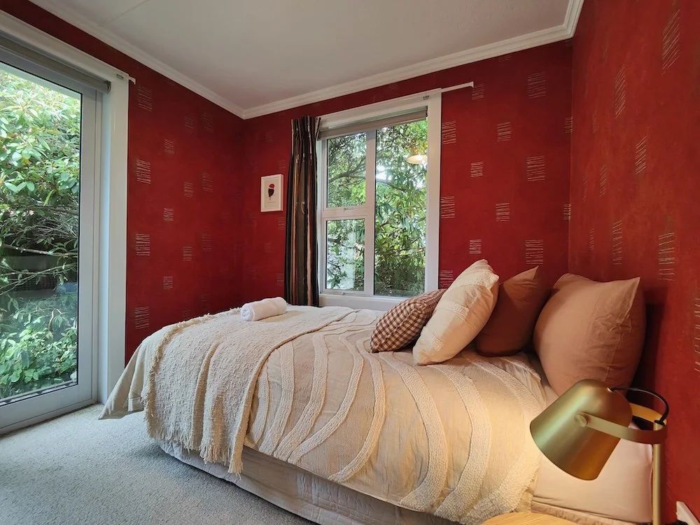 Happy Days & Relaxing Stays