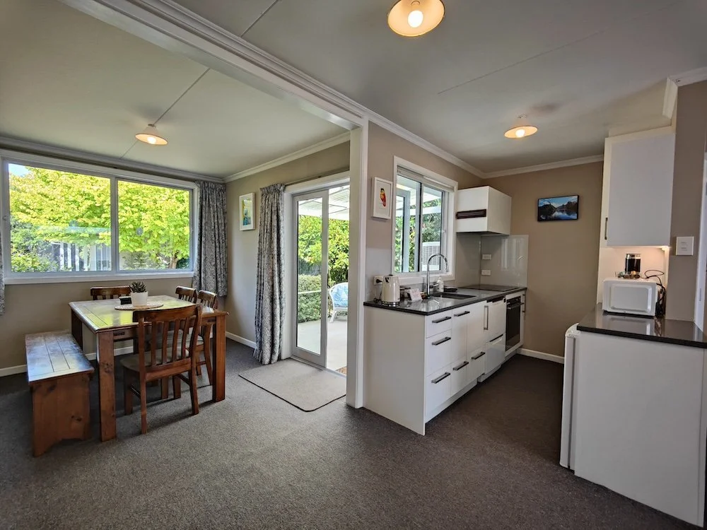 Happy Days & Relaxing Stays