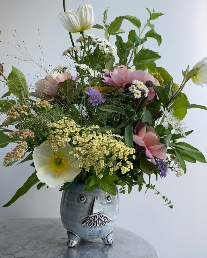 Who says dads shouldn&rsquo;t get  flowers?! How about a mix of apple trees, herbs, distant drum roses, yarrow, feverfew, explosion grass and&hellip;.poppies! 

So happy day to all the dads! 
Here&rsquo;s to the good ones, the ones who stepped in, th