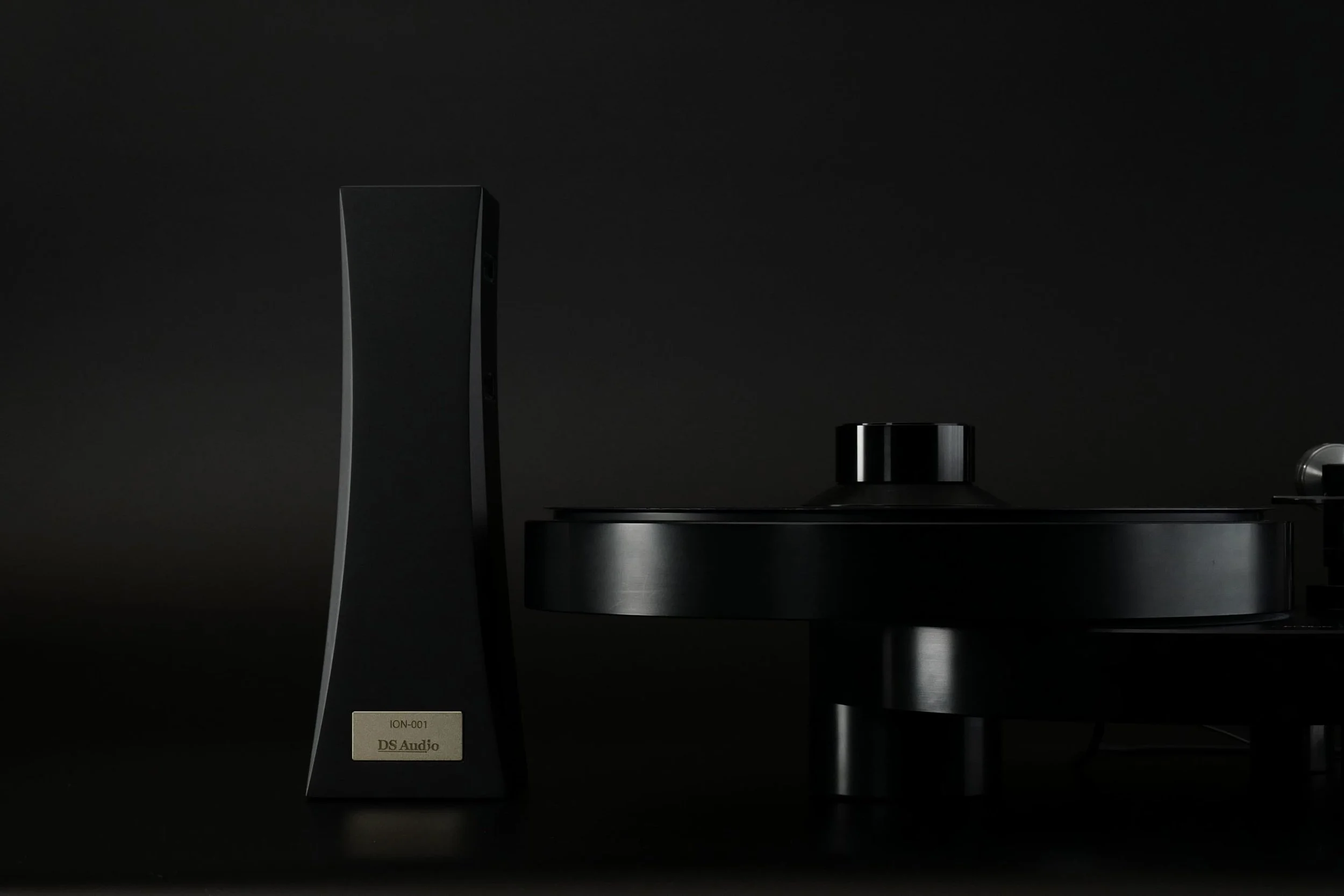 Fanless ionizer for eliminating static on LP records