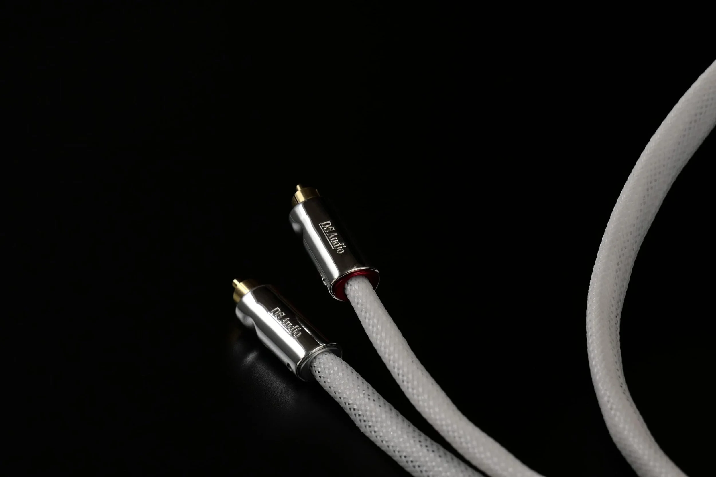 Audiophile low-capacitance phono cable for vinyl systems