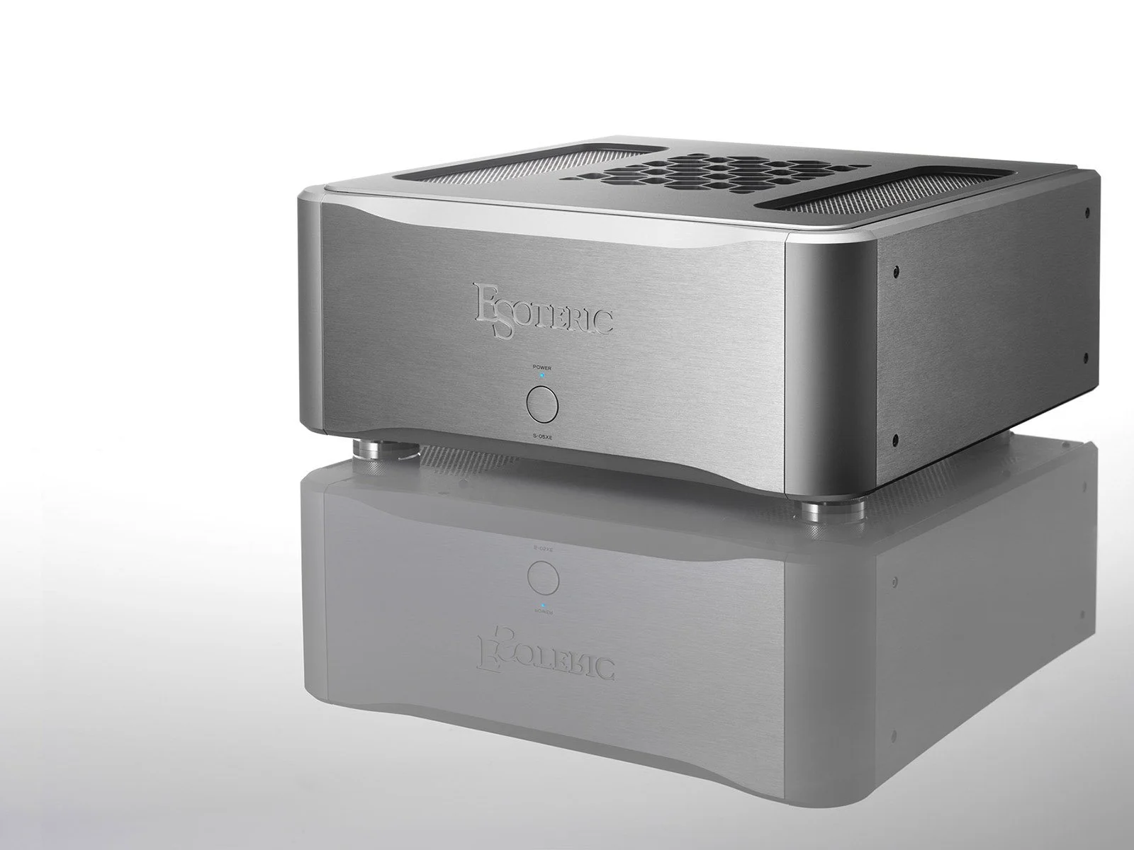 Esoteric S-05XE amplifier rear panel with XLR and RCA inputs
