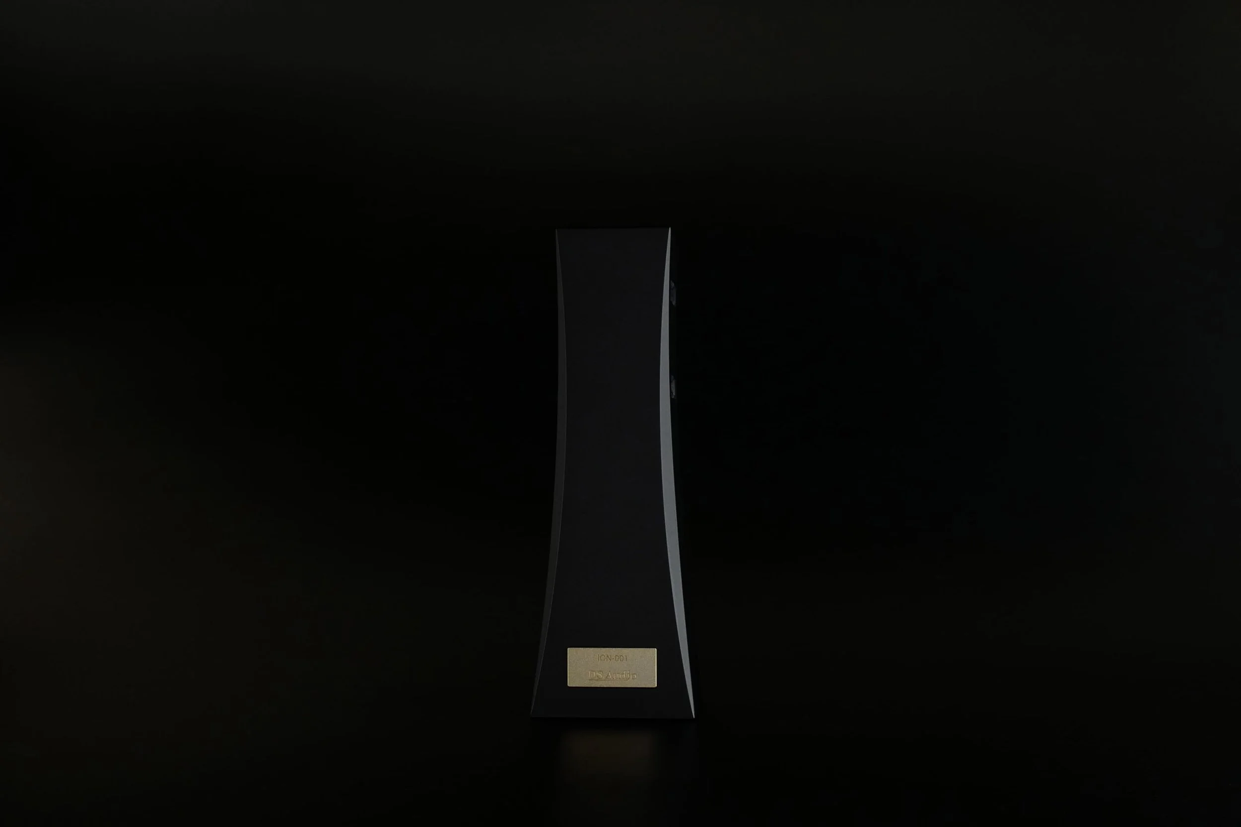 Premium anti-static vinyl record ionizer by DS Audio