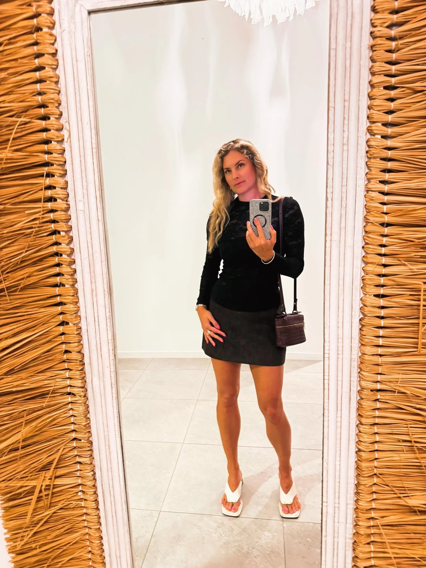 This lot 🤍

#girlsnight #happyhour #weekendfun #outfit