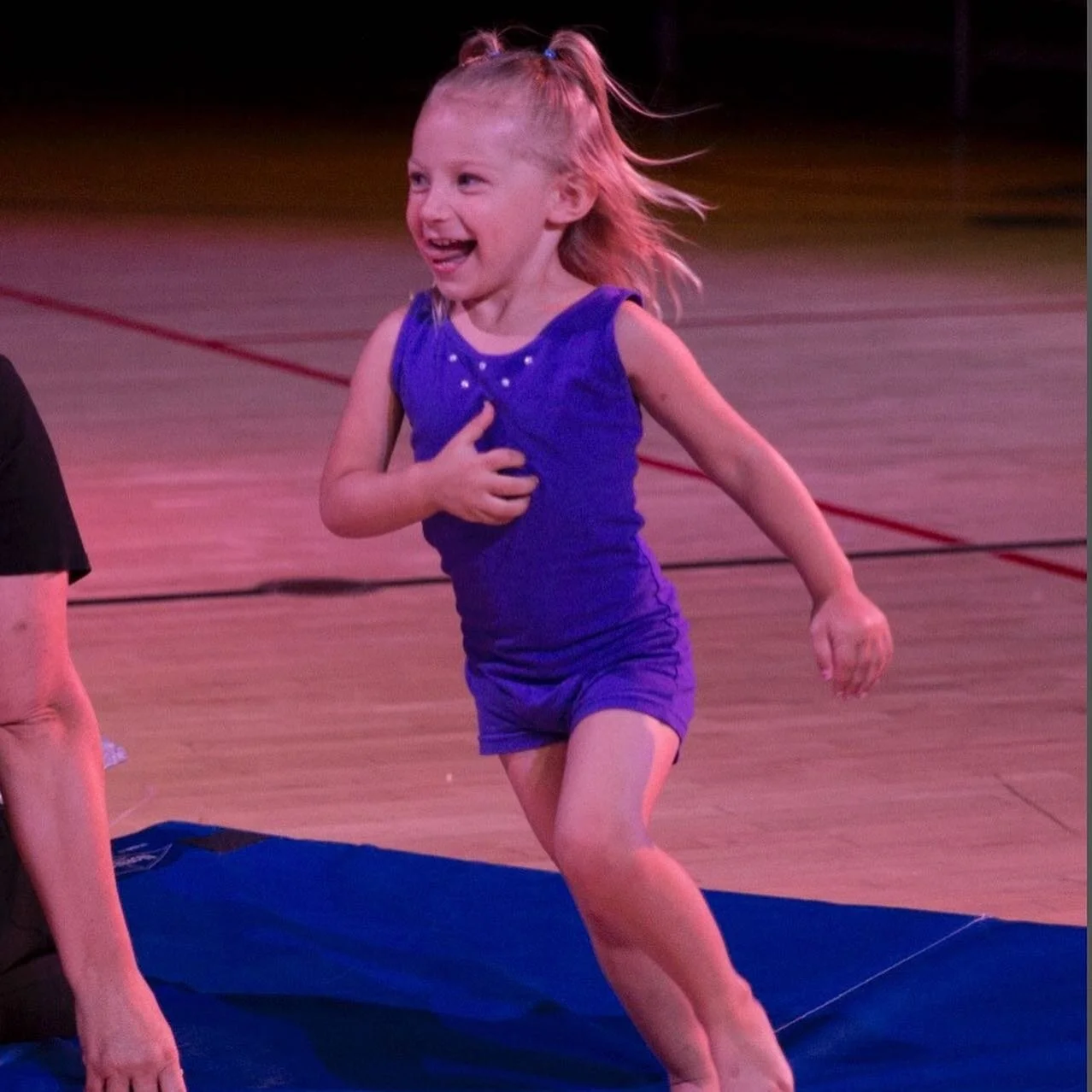 Finishing up our first weekend of show. Keep up the great work and remember to smile 😃 

#docircus #greatYcircus #ccac #youthcircus #circus #circuslife #redlands #circusinredlands #circuslife #circusarts #circusaroundtheworld