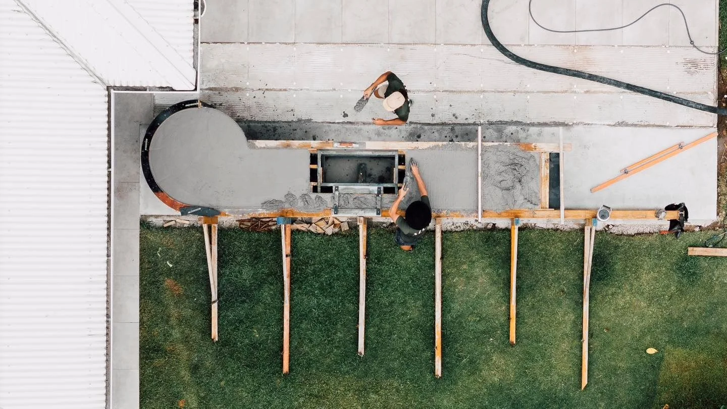 Concrete BBQ bench 〰️ stay tuned to see the perfect way to elevate an outdoor space.