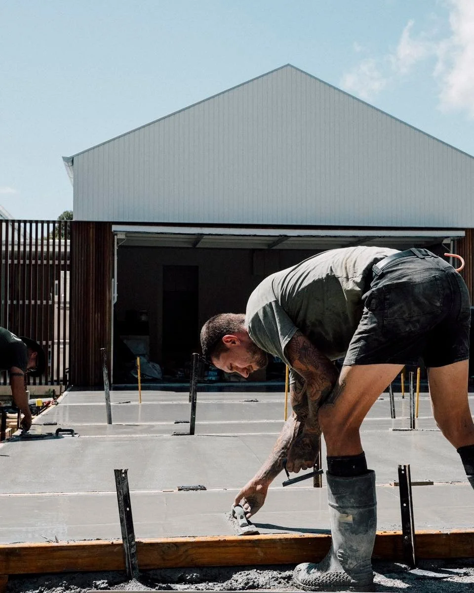 There&rsquo;s nothing rushed about a clean edge 〰️
The late stage of the pour where every pass matters.