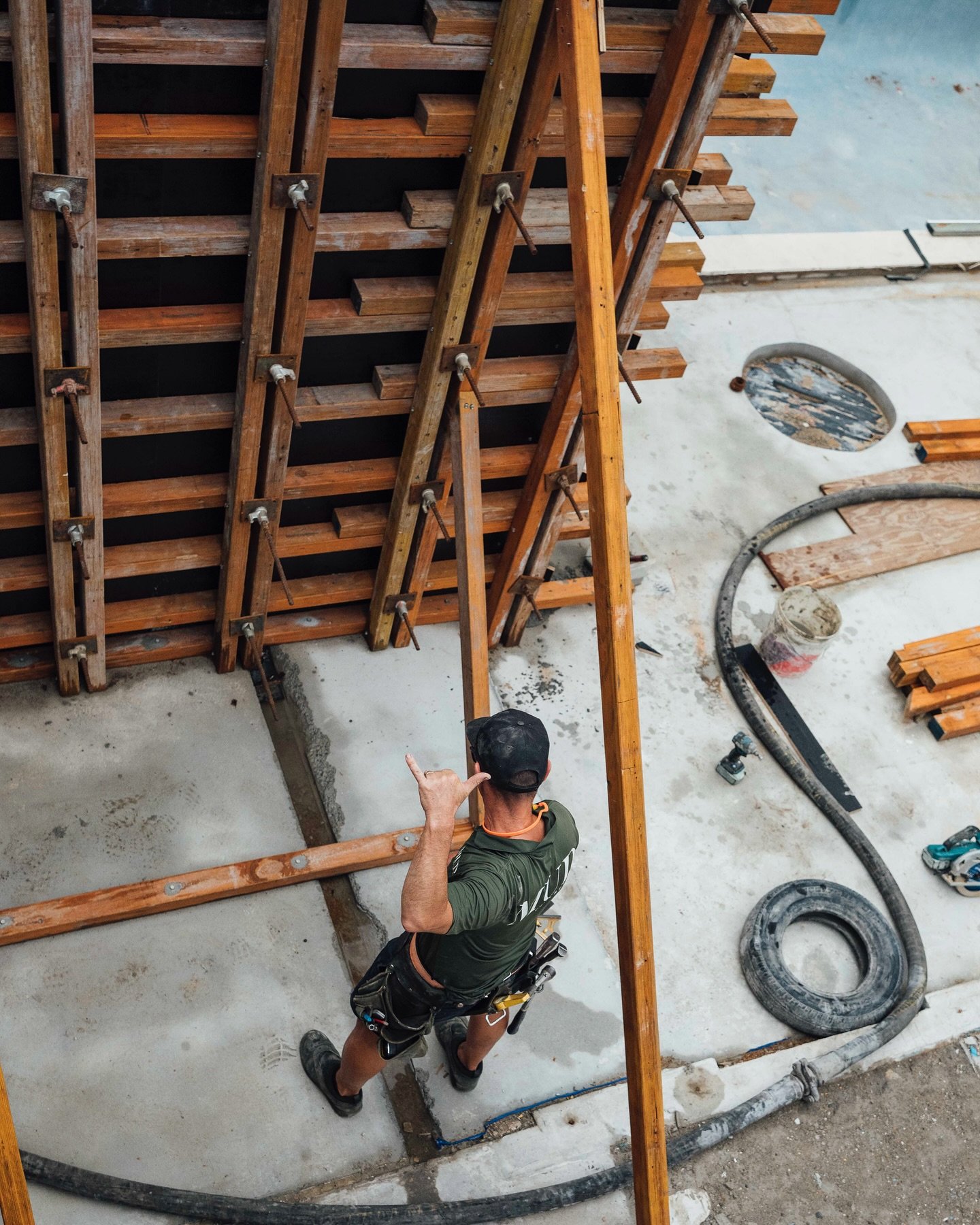 Next time you hear a concrete formworker say &ldquo;I built that&rdquo;
No eye rolls - they&rsquo;ve earned it 〰️
Off-form concrete means the formwork is the finish
Every bolt, every brace, every hour shows in the final result.