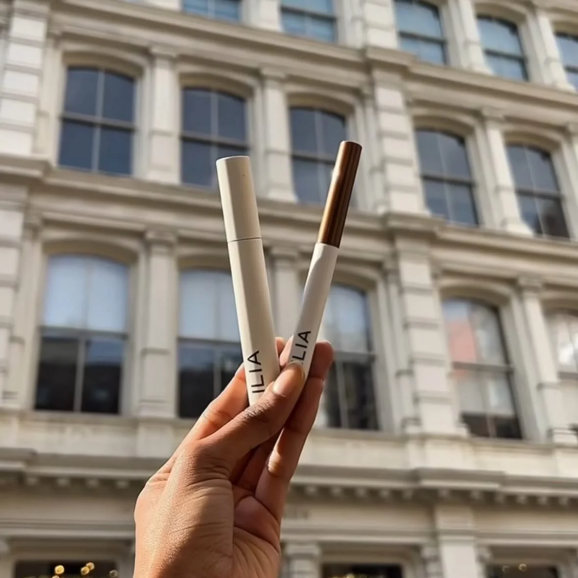 Les nouveaux Sticks Ombres &agrave; Paupi&egrave;res Ilia sont arriv&eacute;s !

Ils glissent &agrave; merveille, offrent une tenue incroyable et les couleurs sont juste dingues !

Si vous souhaitez les tester, je vous propose un rendez-vous de 20 mi