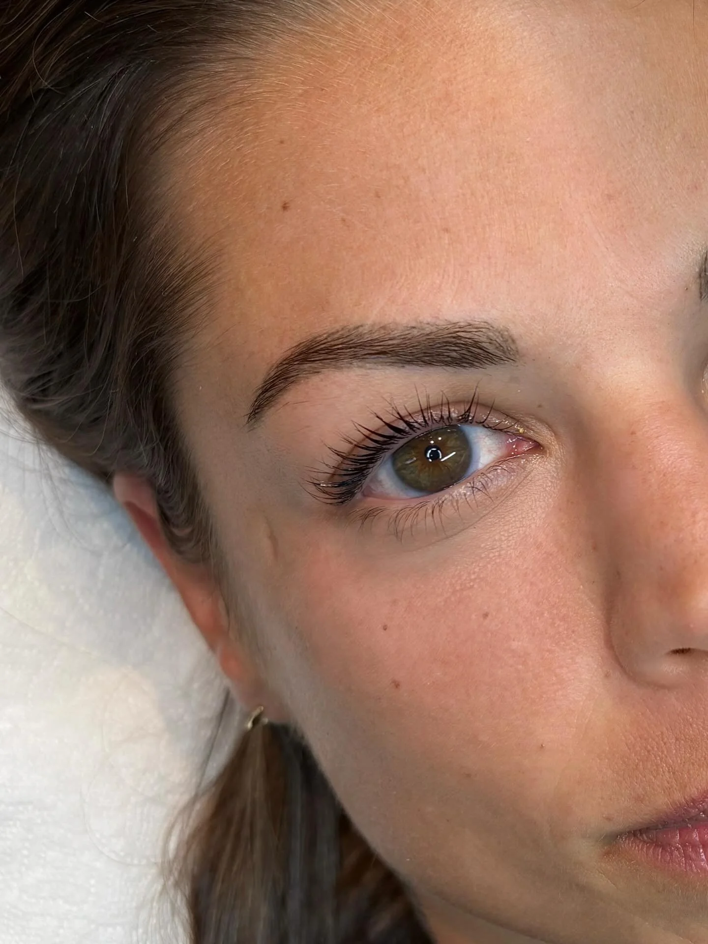 Plus besoin de mascara&hellip; vos cils sont d&eacute;j&agrave; parfaits !

Le rehaussement de cils, l&rsquo;un de vos soins pr&eacute;f&eacute;r&eacute;s pour un regard intensifi&eacute;.
Un r&eacute;sultat qui dure entre 8 et 12 semaines.

-&gt; Di