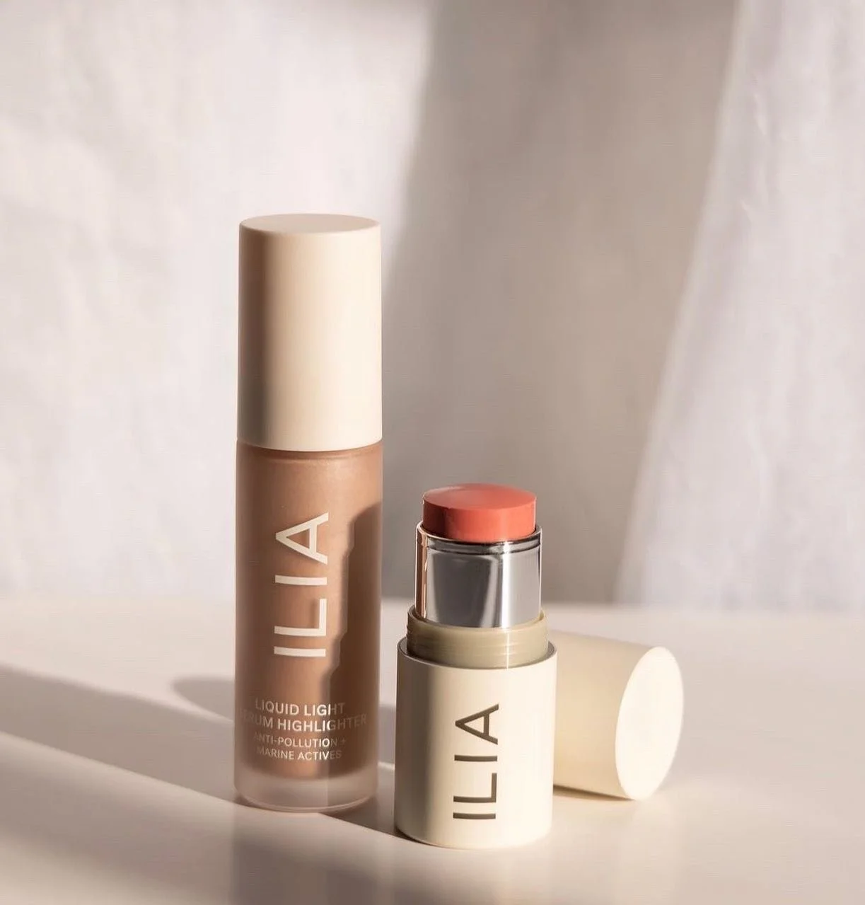 Depuis pr&egrave;s de 8 ans, je travaille en collaboration avec Ilia et j&rsquo;ai &eacute;t&eacute; parmi les premi&egrave;res &agrave; introduire cette marque en Belgique. 

Les ingr&eacute;dients et la qualit&eacute; de leurs cosm&eacute;tiques m&