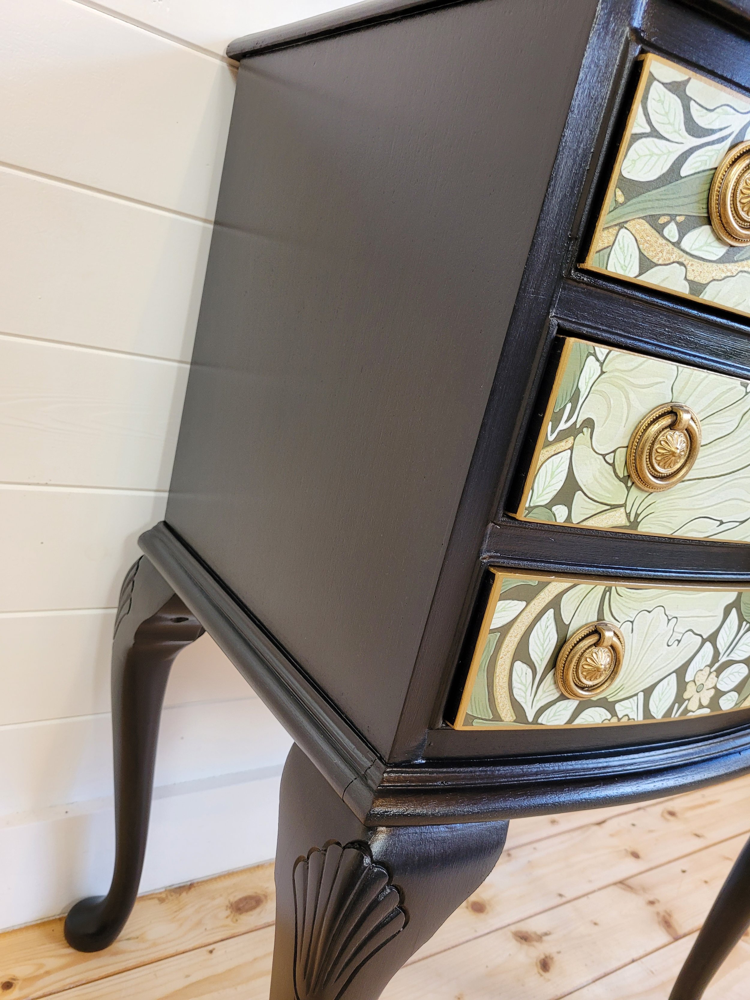 William Morris inspired Vintage serpentine fronted Queen Anne Chest of Drawers / Hall / Lamp / Side Drawers