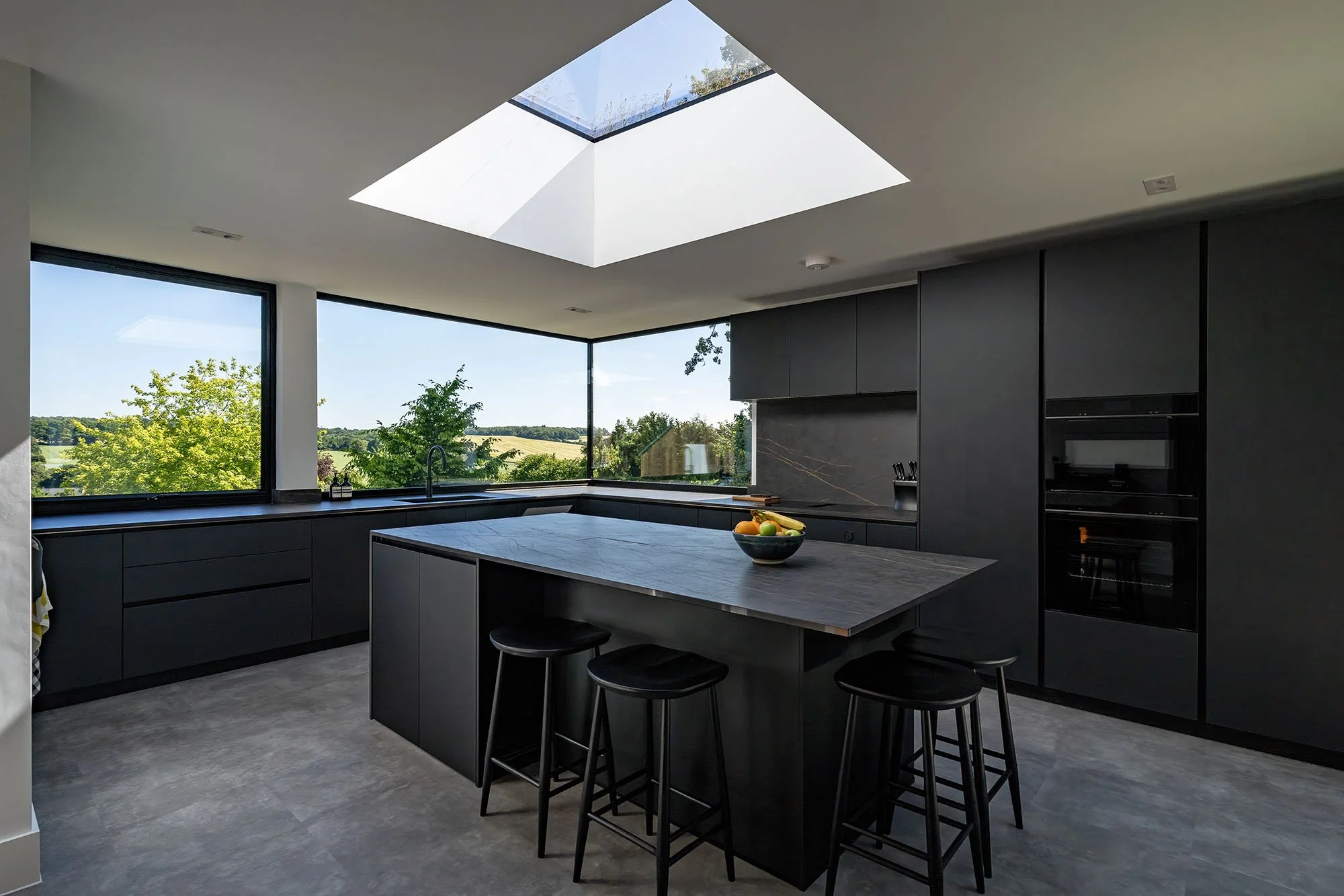 Contemporary Black Kitchen in Berkhamsted - Ridgeway Interiors