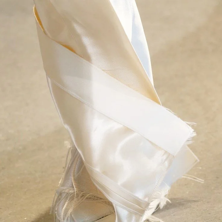 Raw edge hem &bull; #fringe #rawedge #laciniabridal