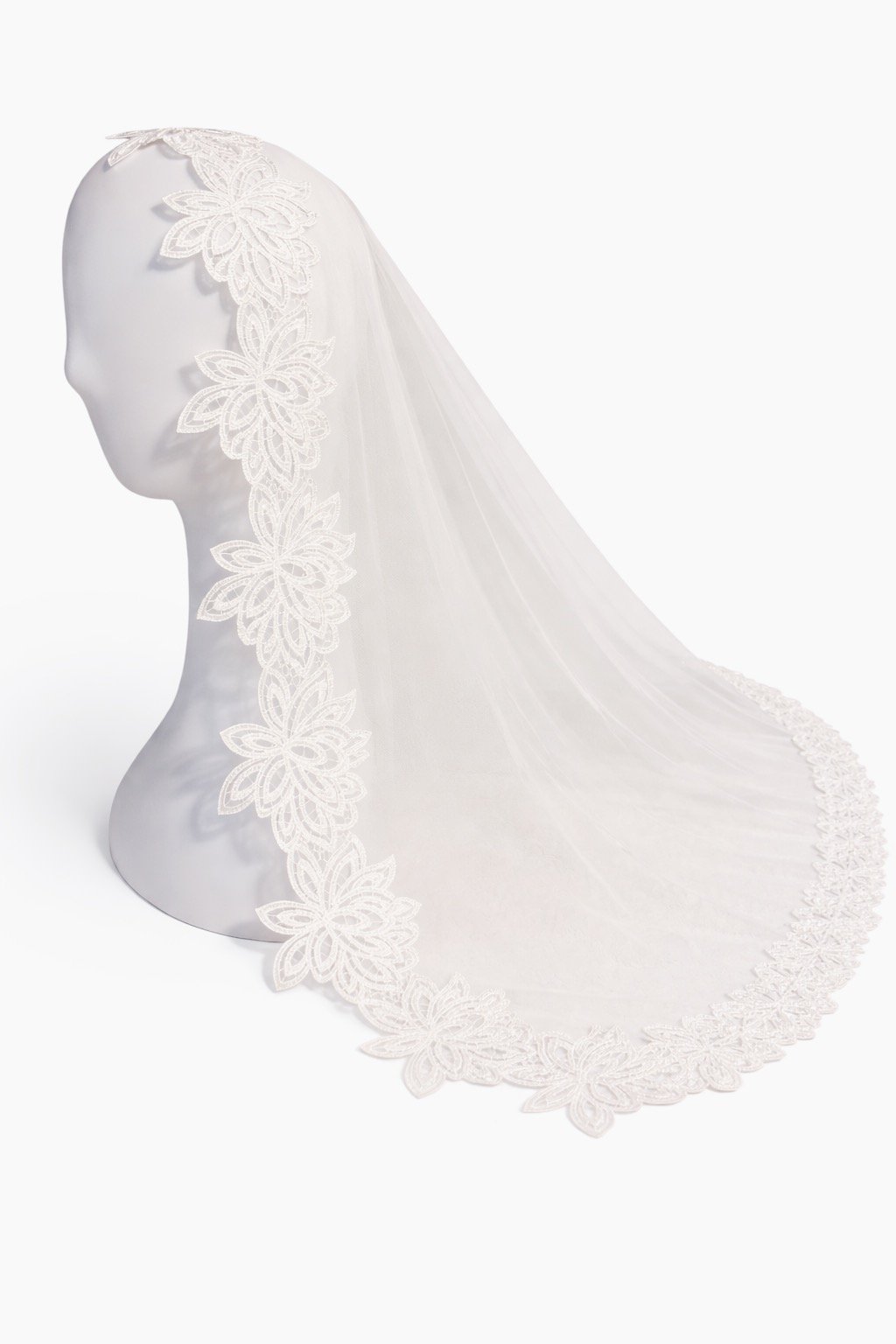 Edelweiss Mantila Veil