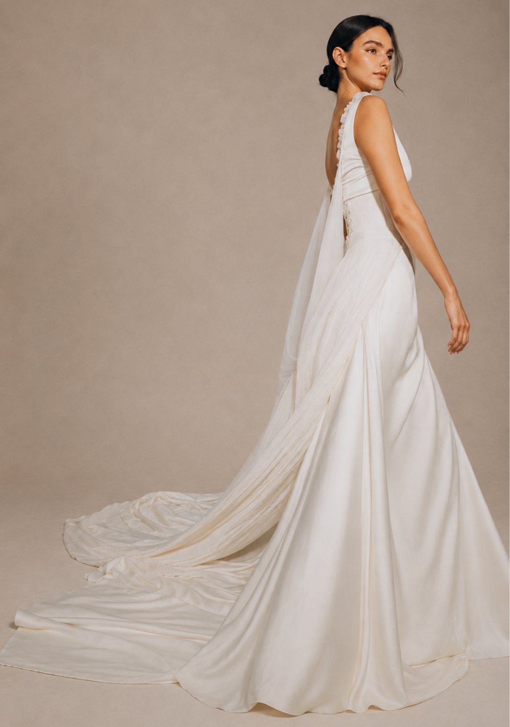 ARINOLA GOWN