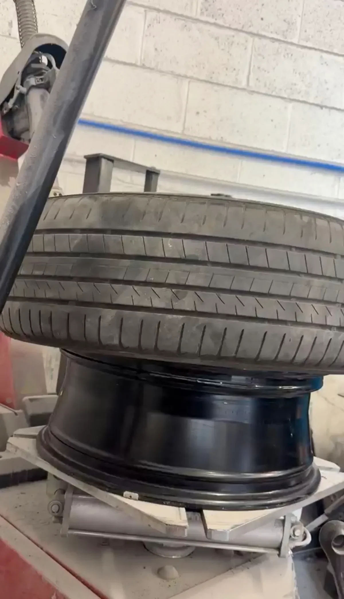Alloy Wheel Repair machine in Liverpool