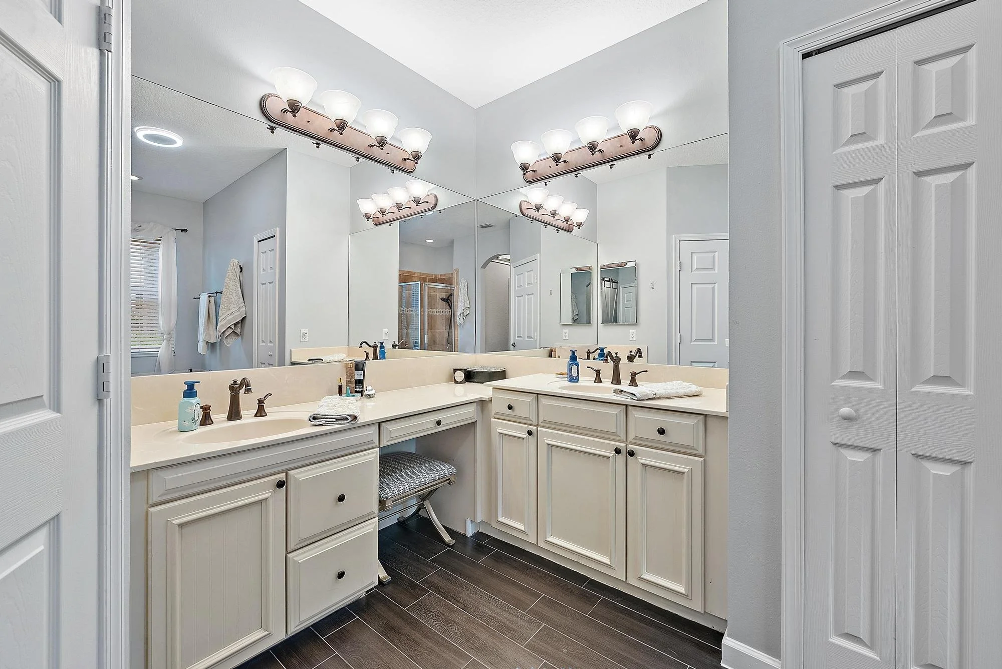 6126 SE Split Oak Trail-18.jpg