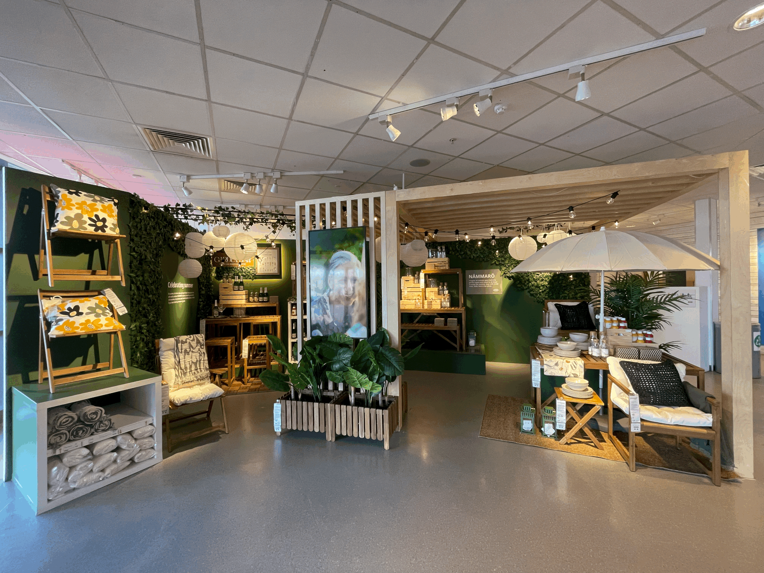 Summer Party Store Entrance