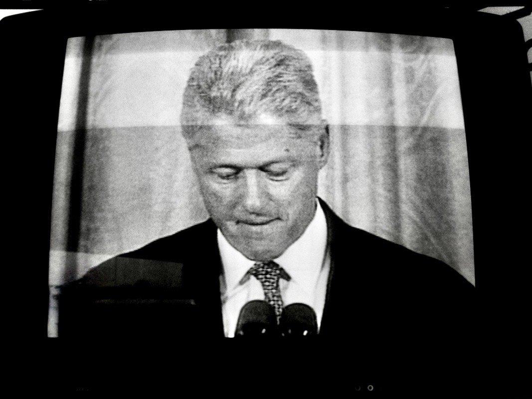 1. Clinton apologising 1998 .jpeg