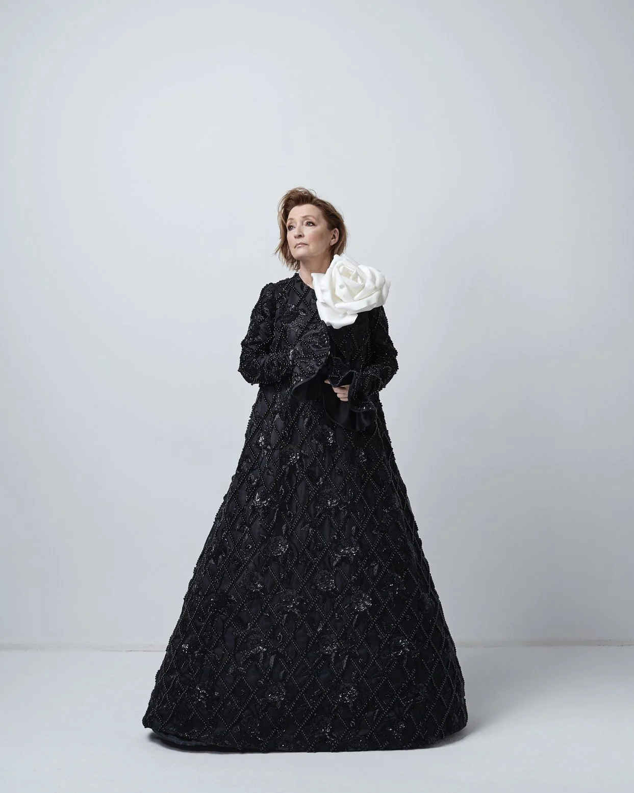 lesley manville11980v2.jpeg