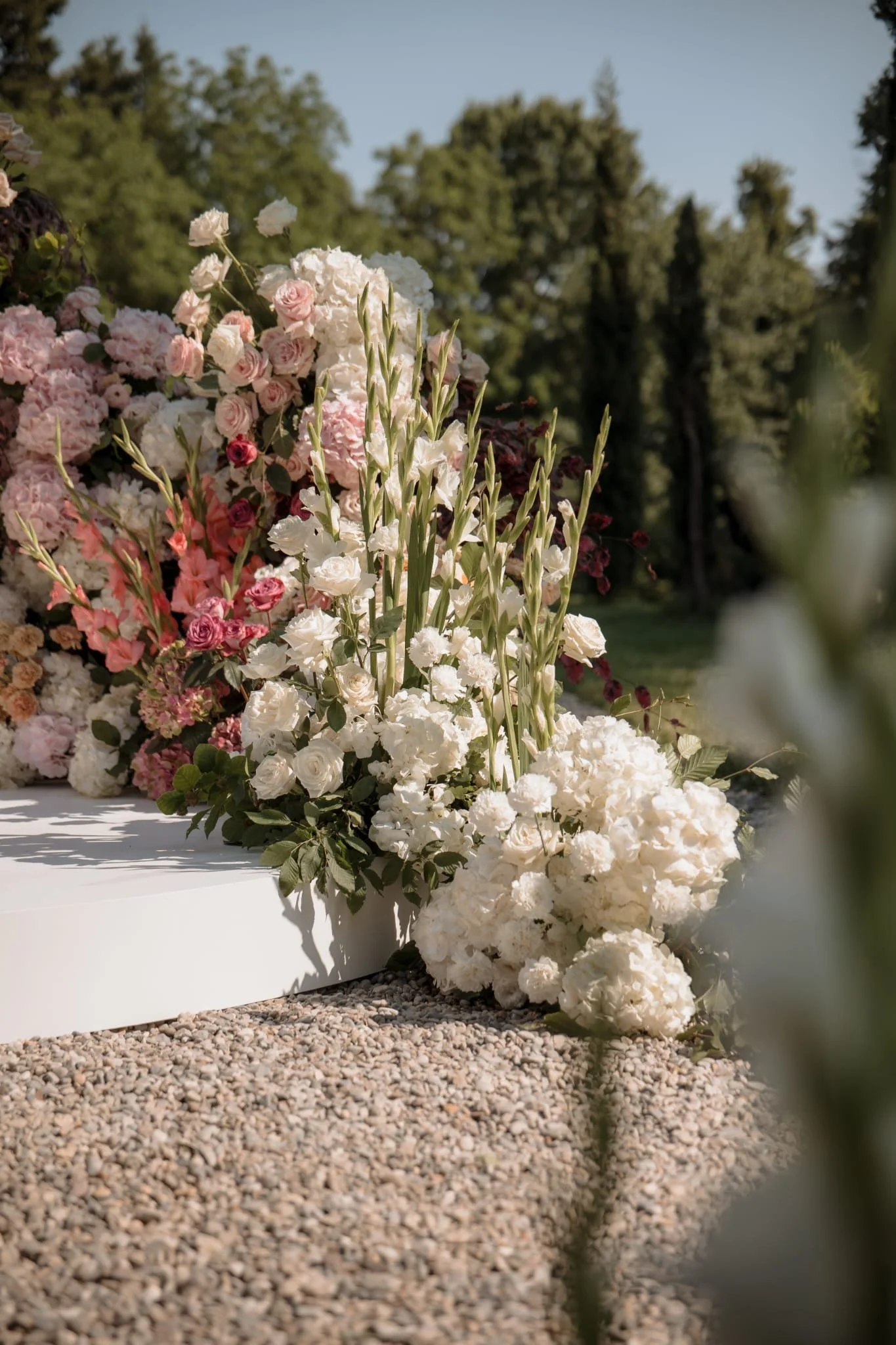 luxury-flowers-platform-romance-lake-massive-como.jpeg