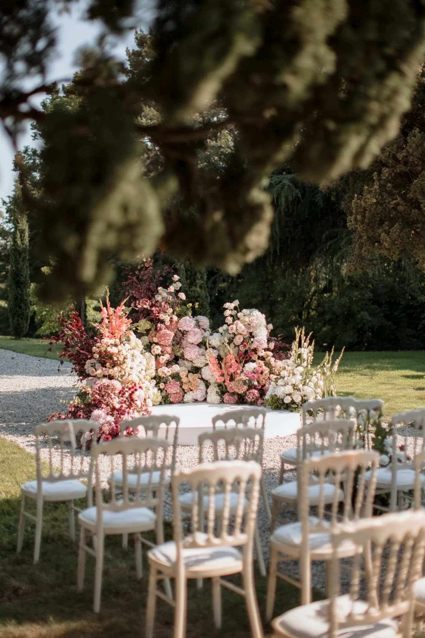 ceremony-area-lake-como-decoration-wedding.jpeg
