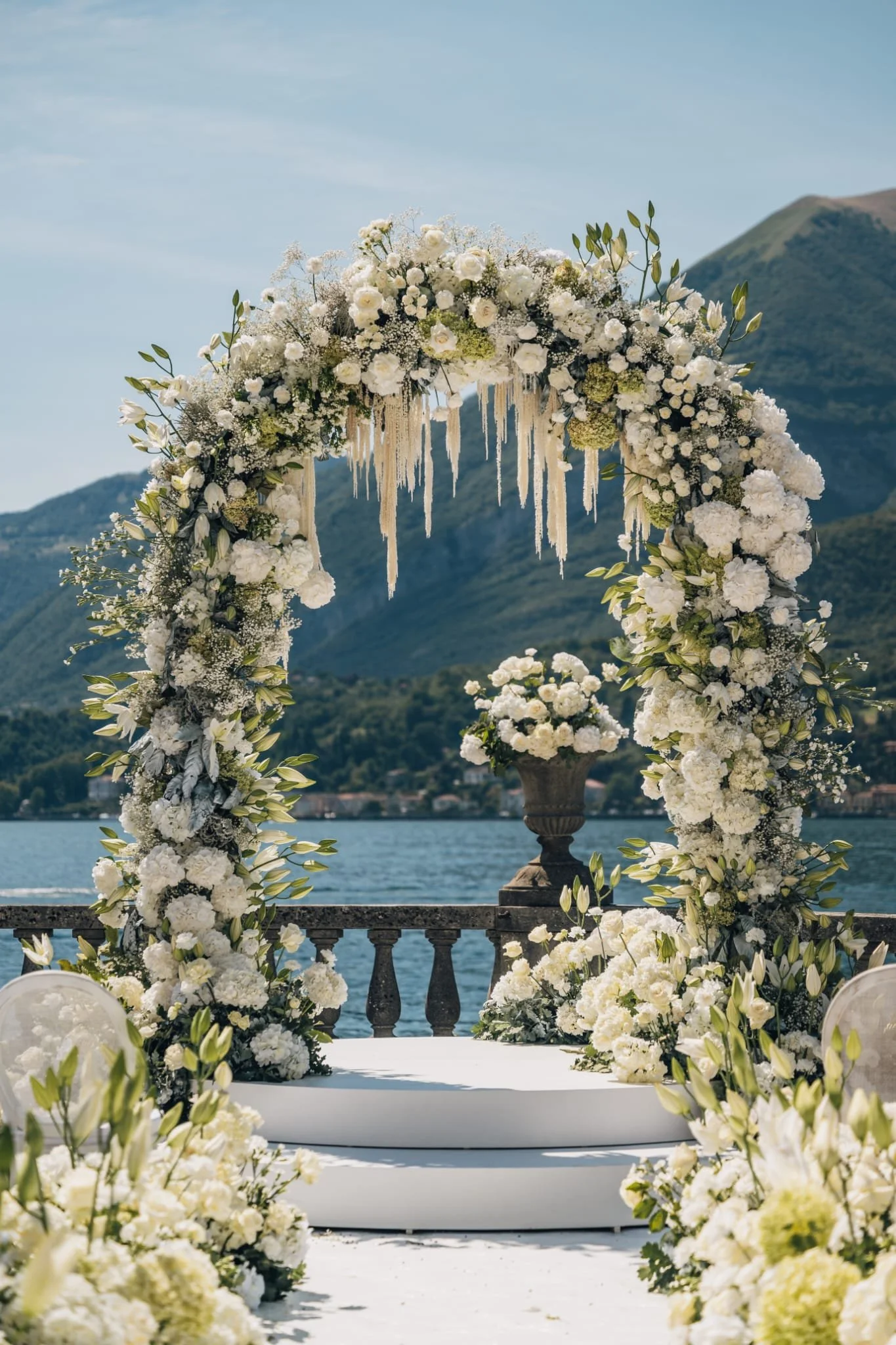 white-arch-villa-serbelloni-wedding.jpeg