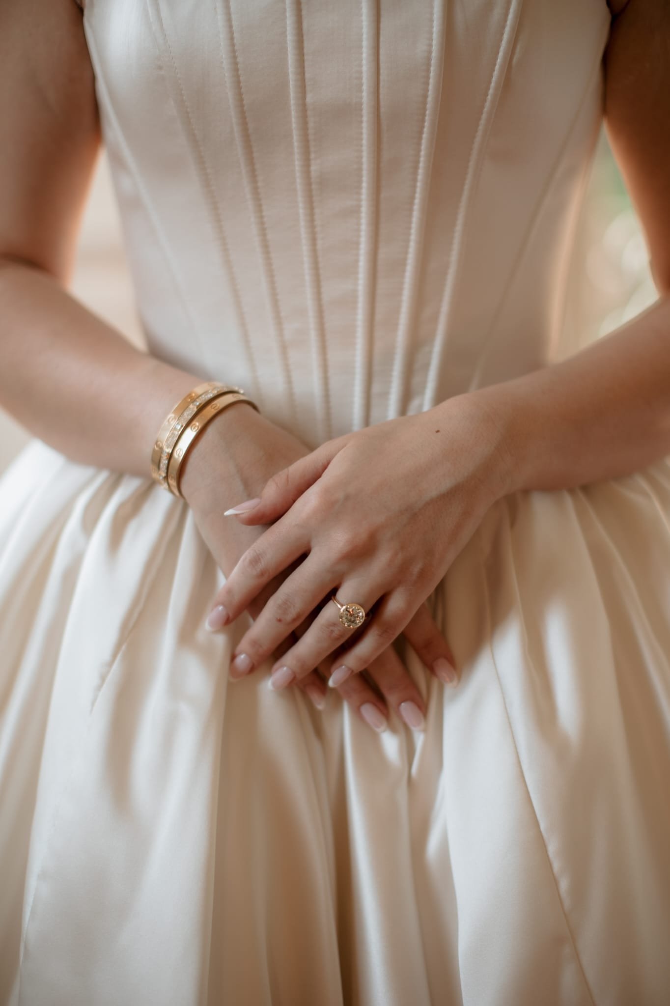 ring-hands-bride-wedding-lake-como.jpeg