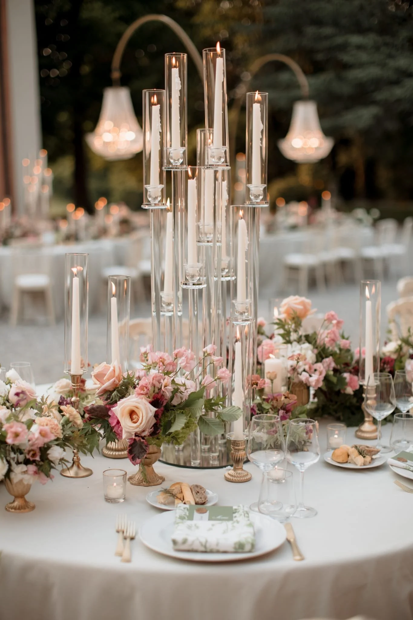 close-up-flowers-long-table-centerpieces-lake-como.jpeg