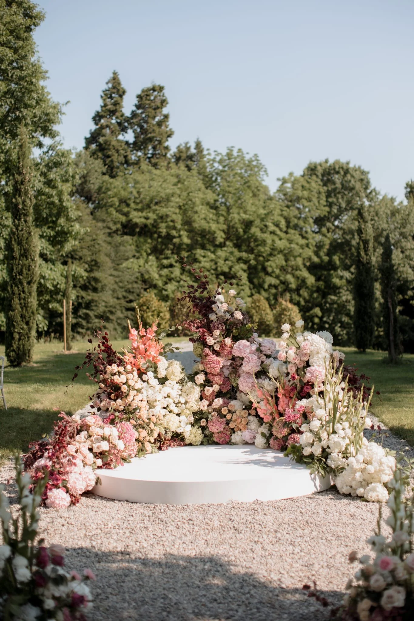 flowers-decoration-platform-flowers-luxury-lake-como.jpeg