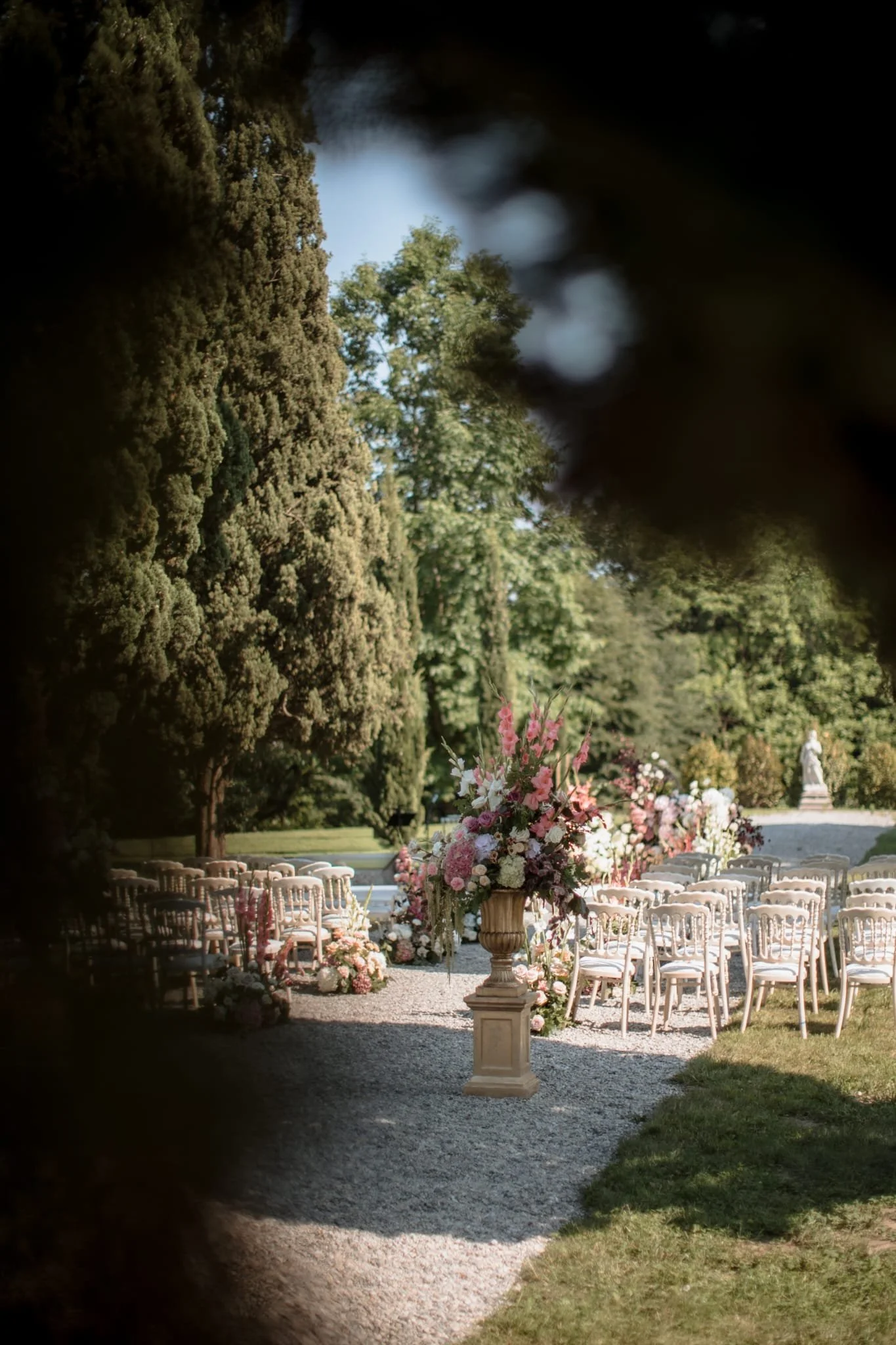 ceremony-flowers-wedding-pink-lightpink-lake-como-luxury.jpeg