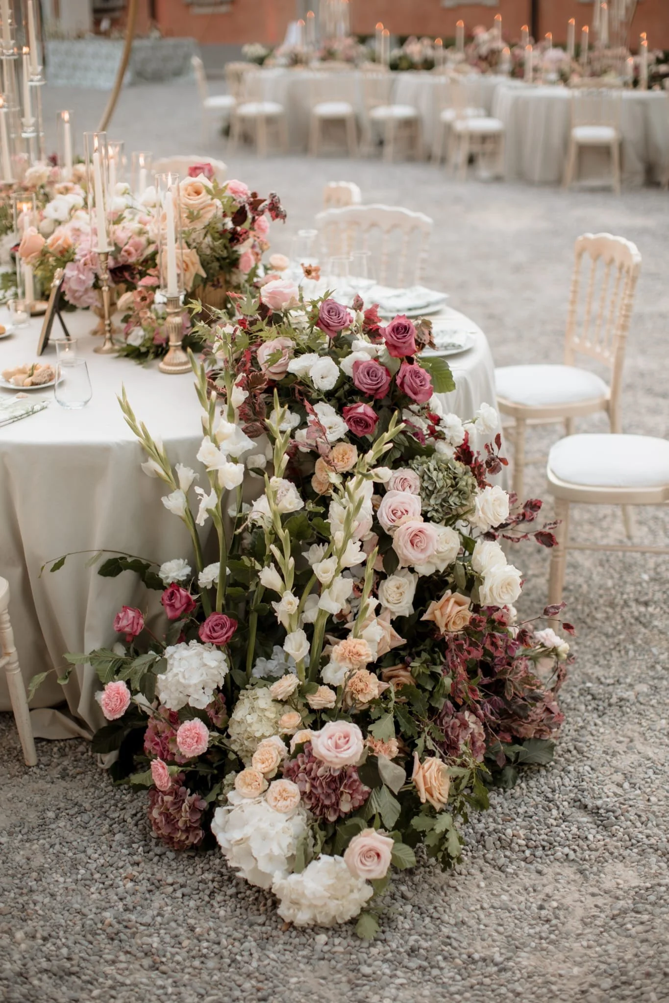 flower-cascade-table-wedding-flowers.jpeg