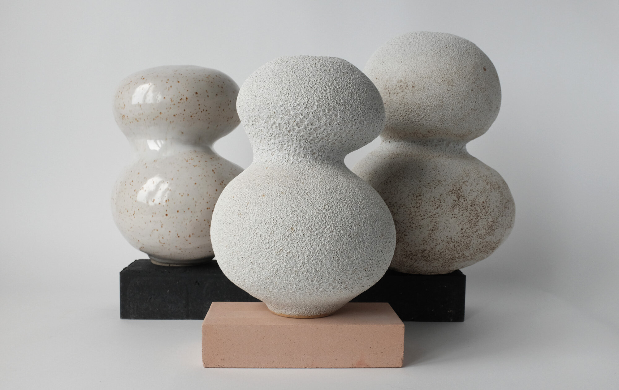 BIG VASES
approximate measures between 30cm and 35cm tall.