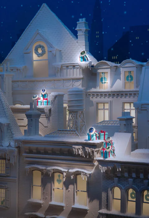 Another Amazing Holiday Window Decoration!