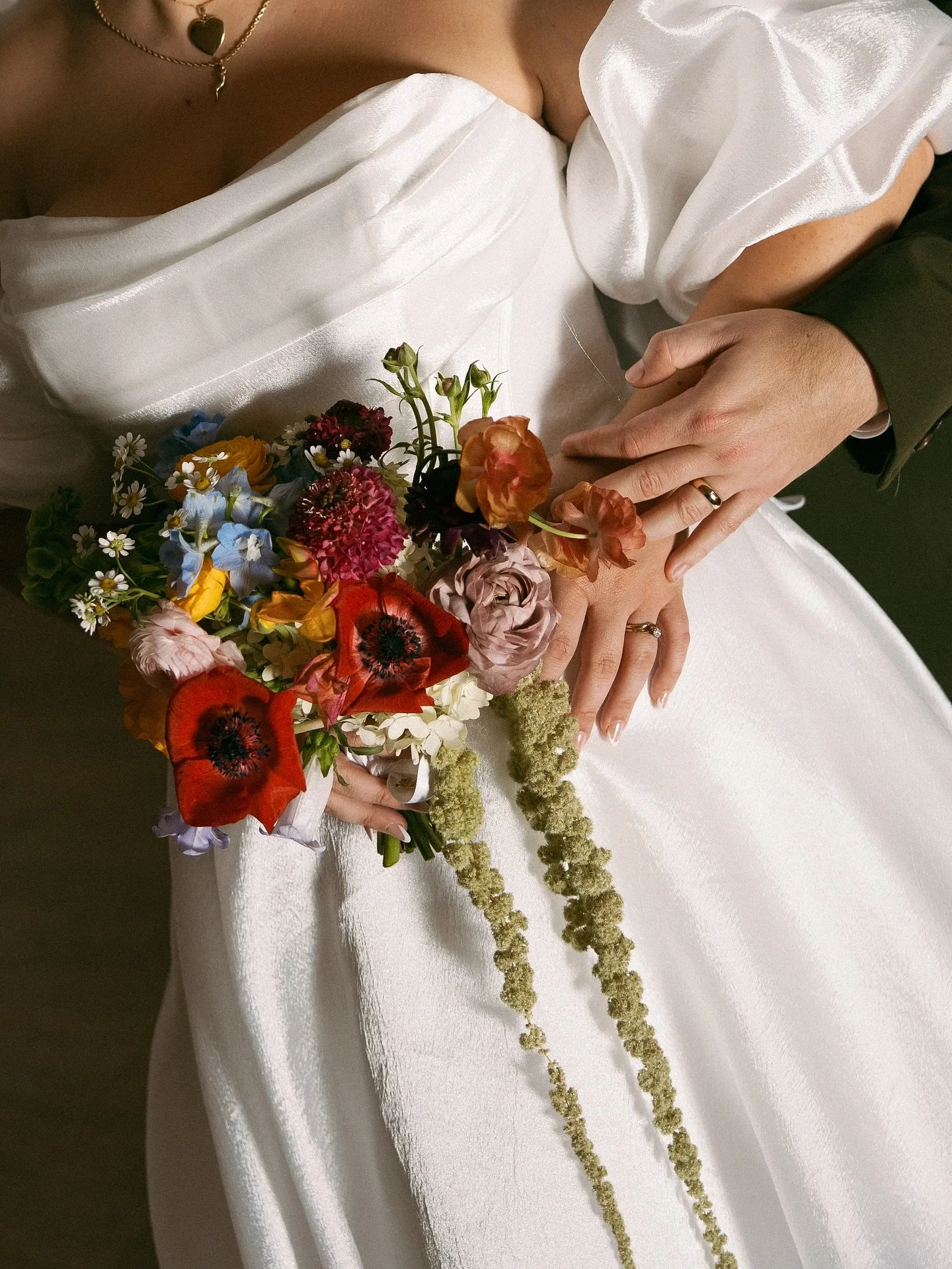 The freaking details of my dreams. If you know me, you know I LOVE tomato&rsquo;s. Tomato decor, tomato&rsquo;s to eat, tomato tomato tomato. I love it. Breanna &amp; Jacob had the most beautiful wedding at @oneeleveneast 

VENUE: @oneeleveneast 
PHO